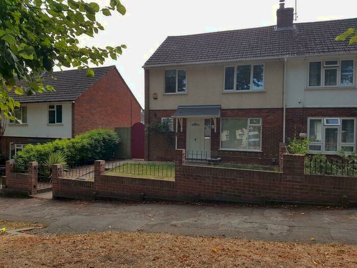 3 Bedroom Semi-Detached House To Rent In Coley Avenue, Reading, RG1
