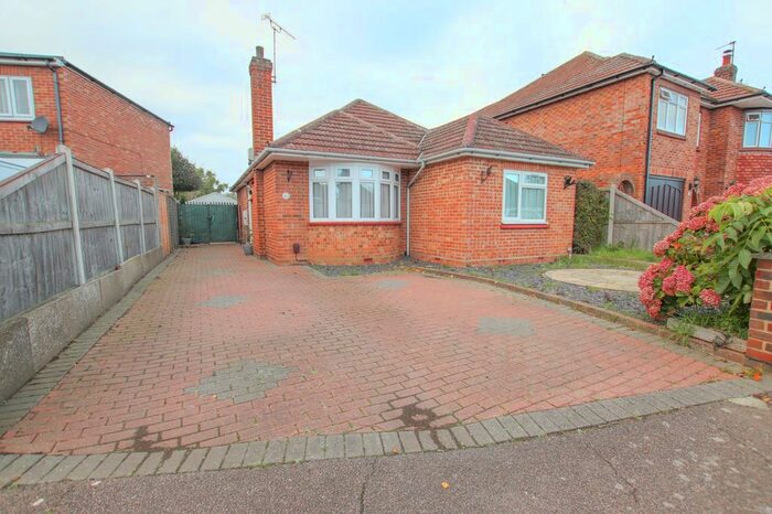 2 Bedroom Detached Bungalow To Rent In Winston Avenue, Colchester CO3