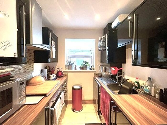 2 Bedroom Flat To Rent In Glenthorne Road, Walthamstow, E17