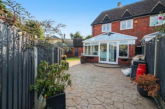3 Bedroom Semi-Detached House For Sale In Brook Lane, Great Barford, MK44