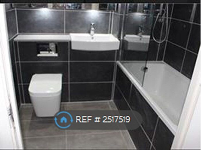 1 Bedroom Flat To Rent In Brisbane Court, Slough, SL1