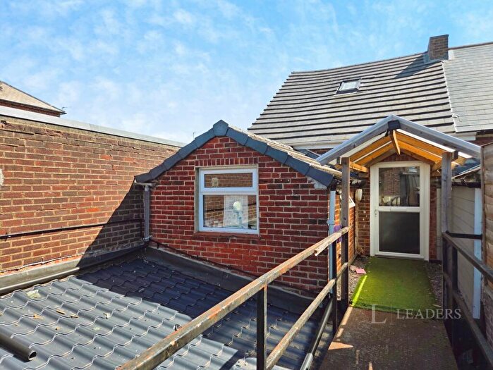 Flat To Rent In Market Street, Eastleigh, Hampshire, SO50