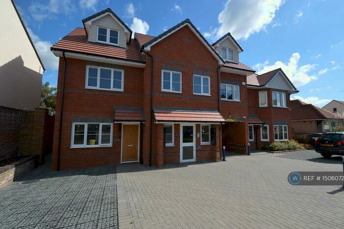 3 Bedroom Maisonette To Rent In Mill House, Westcliff-On-Sea, SS0