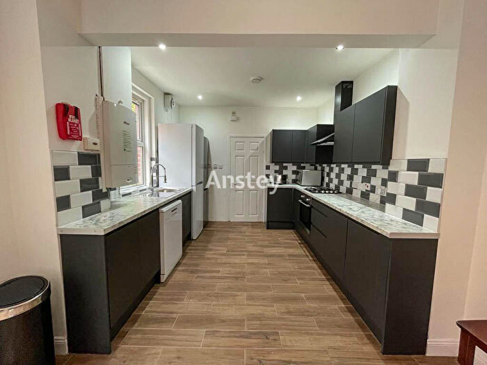 6 Bedroom Semi-Detached House To Rent In Holyrood Avenue, Southampton, SO17