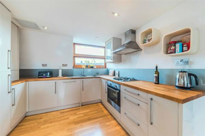 1 Bedroom Maisonette To Rent In Hubert Grove, Clapham North, SW9