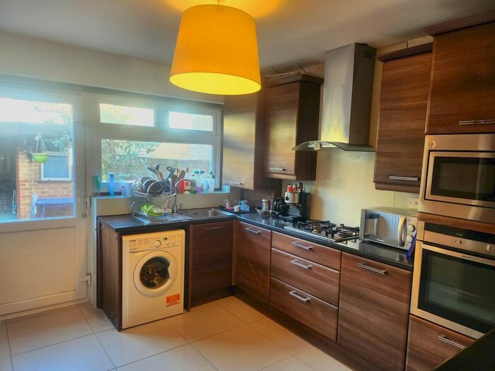 4 Bedroom Property To Rent In Manor Road, London, W13