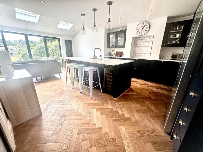 3 Bedroom Semi-Detached House To Rent In Chatsworth Road, Sheffield, S17