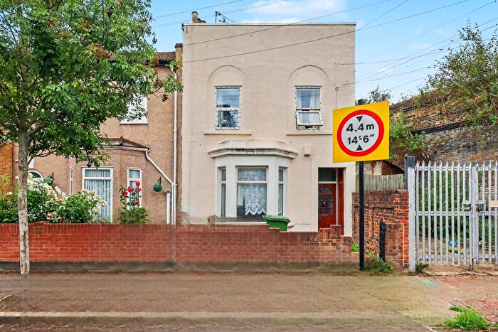 1 Bedroom Flat For Sale In Bignold Road, London, E7