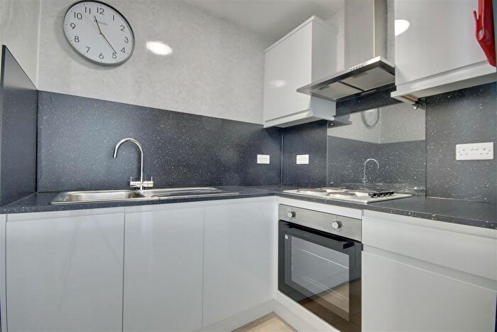 1 Bedroom Flat To Rent In Sandringham Apartments, Osborne Road, Southsea, PO5