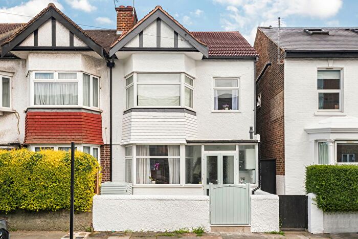 4 Bedroom End Of Terrace House To Rent In Park Road, London, N11