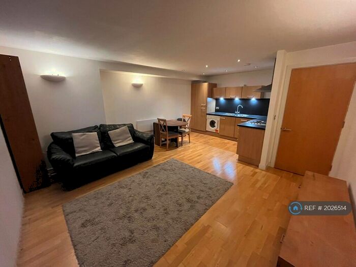 2 Bedroom Flat To Rent In The Danube, Manchester, M15
