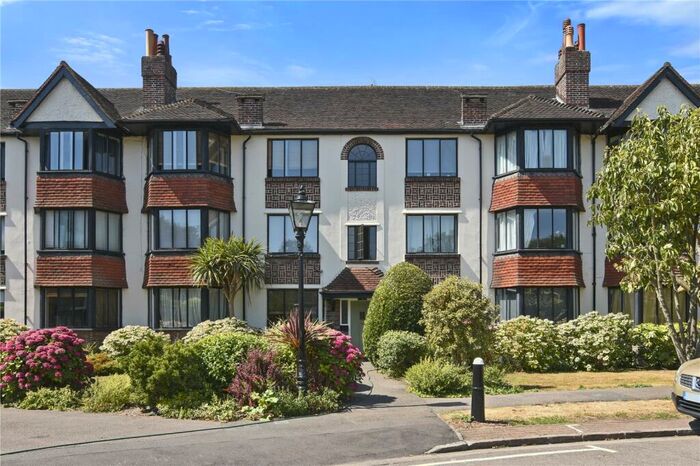 2 Bedroom Flat To Rent In Forest Court, Wanstead, London, E11