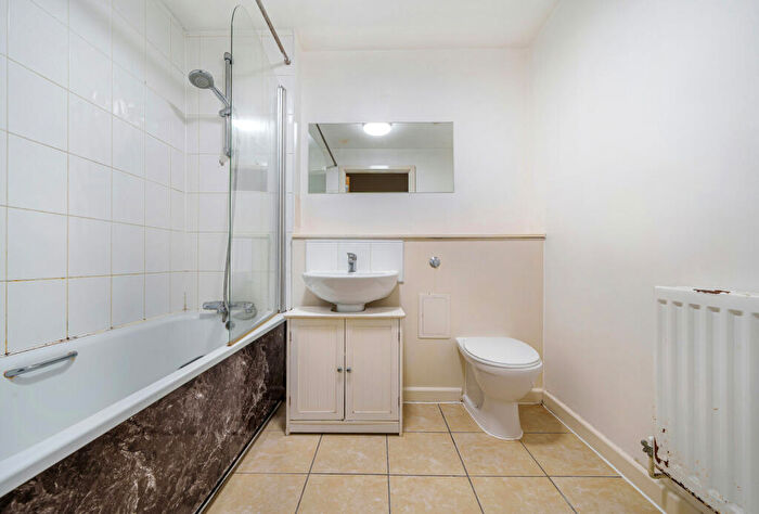 1 Bedroom Apartment For Sale In Emma House, , Market Link, Romford, RM1