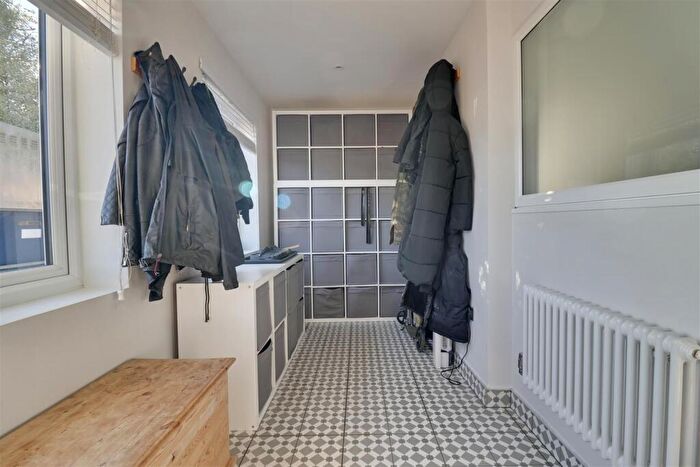 4 Bedroom Detached House For Sale In Crestland Close, Waterlooville, PO8