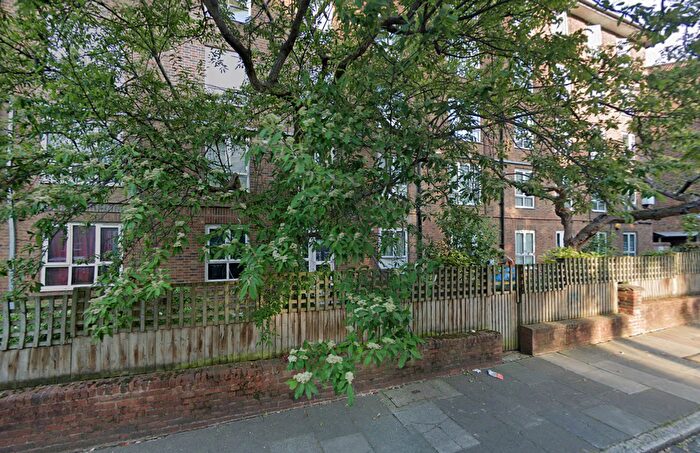 2 Bedroom Flat To Rent In Charnwood Street, London, E5