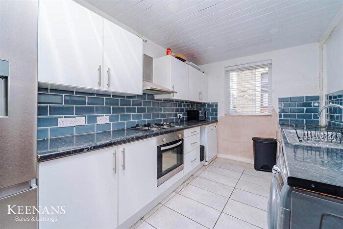 3 Bedroom End Of Terrace House For Sale In Burnley Road East, Rossendale, BB4