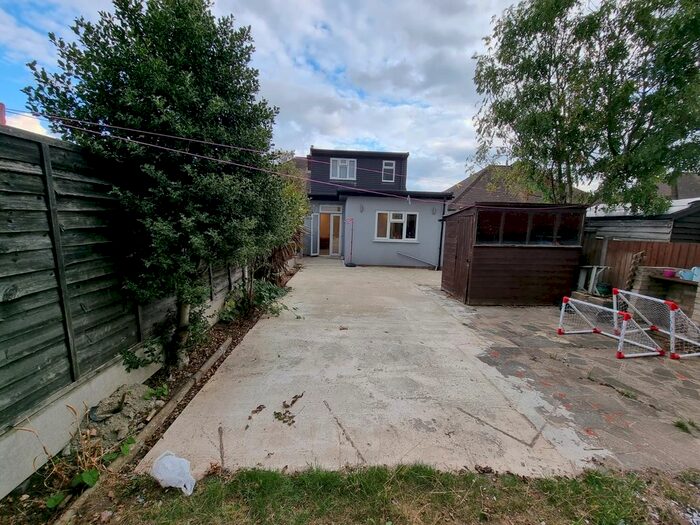 4 Bedroom Bungalow To Rent In Purland Close, Chadwell Heath, RM6