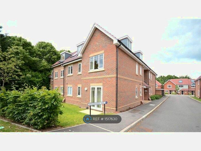 2 Bedroom Flat To Rent In Windermere Gate, Bracknell, RG12