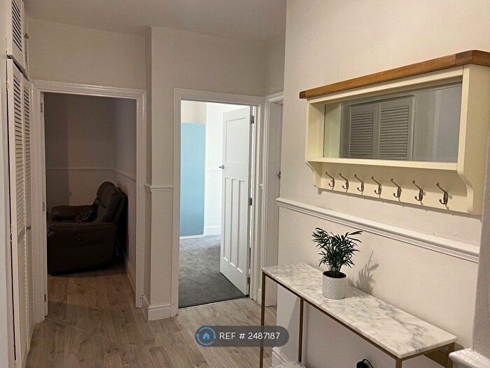 3 Bedroom Flat To Rent In Two Ball Lonnen, Newcastle Upon Tyne, NE4