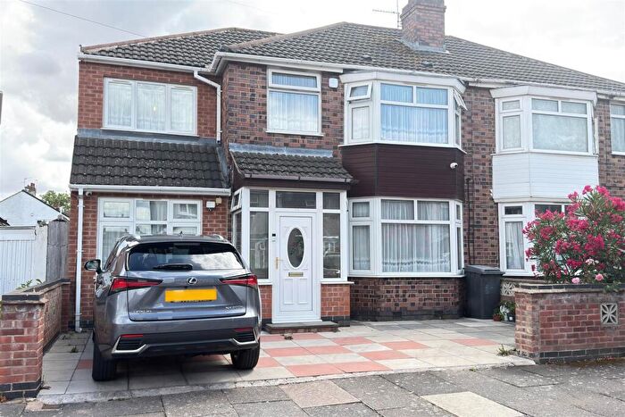 5 Bedroom Semi Detached House For Sale In Strathmore Avenue, Leicester, LE4