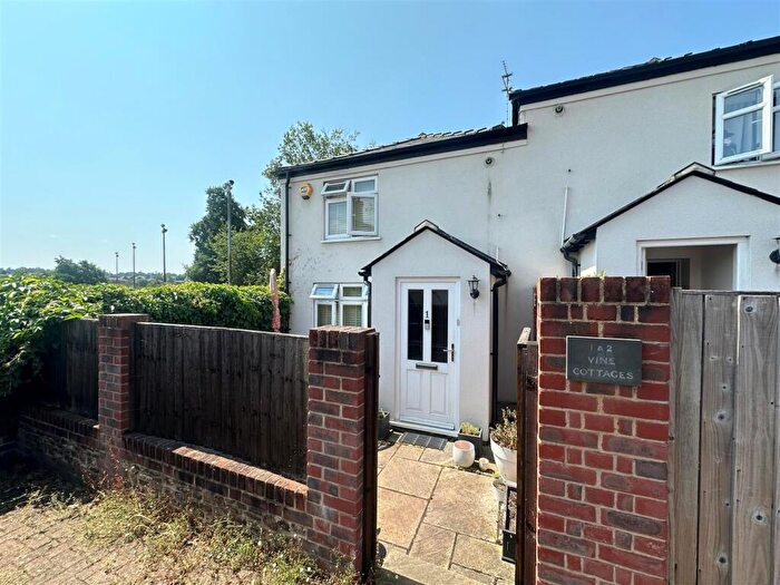 2 Bedroom End Of Terrace House For Sale In West Street, Farnham, GU9
