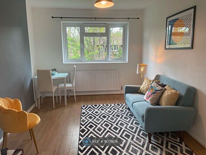 1 Bedroom Flat To Rent In Stratford, London, E15