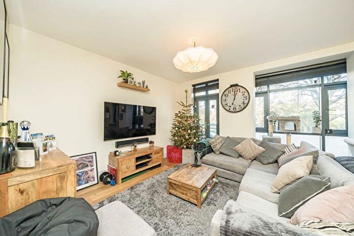 2 Bedroom Flat For Sale In Putney Bridge Road, Wandsworth, SW18