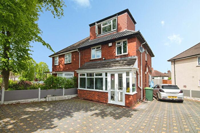3 Bedroom Semi Detached House For Sale In Shakespeare Road, Smethwick, B67