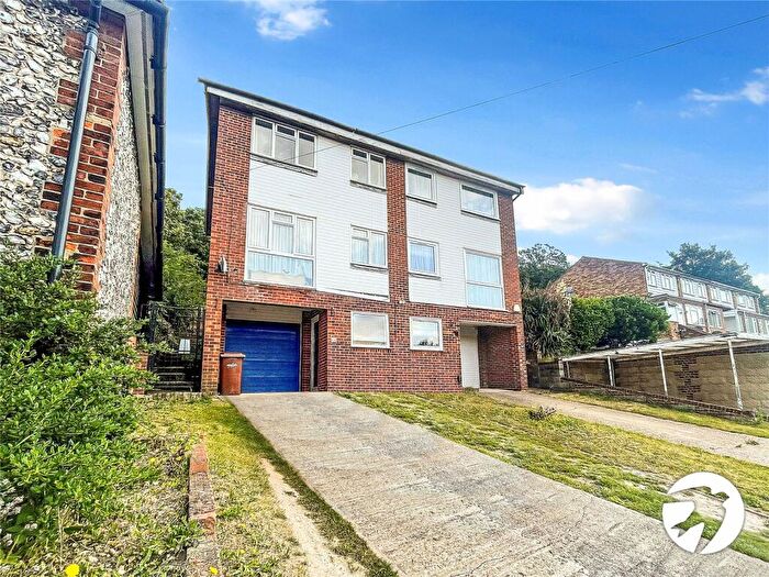 3 Bedroom End Of Terrace House To Rent In Beacon Road, Chatham, Kent, ME5