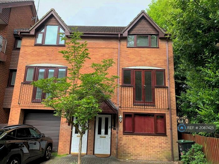 3 Bedroom Semi-Detached House To Rent In Rosedene Lodge, Poole, BH12