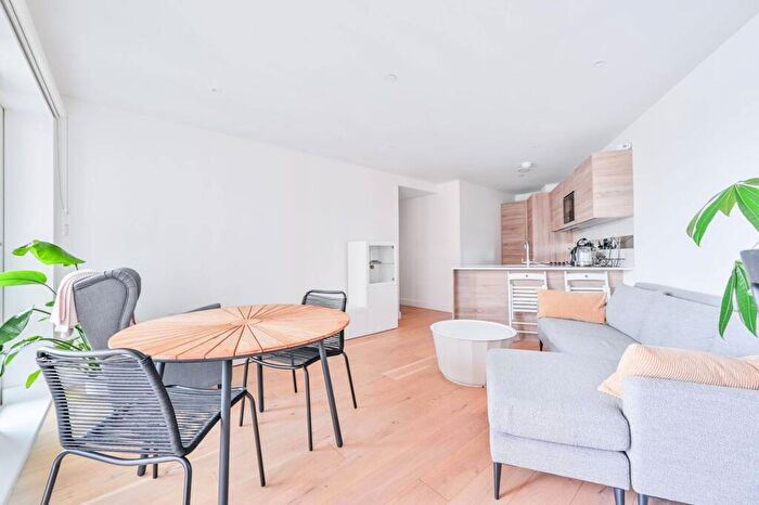 2 Bedroom Flat To Rent In Deveraux House, Duke Of Wellington Avenue, Woolwich, London, SE18