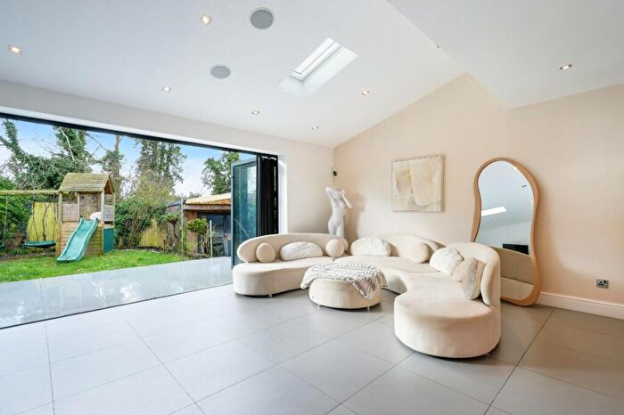 5 Bedroom Detached House For Sale In Whitegate Way, Tadworth, KT20
