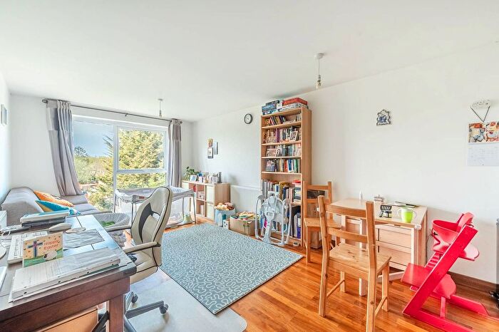 1 Bedroom Flat For Sale In Zodiac Close, Edgware, HA8