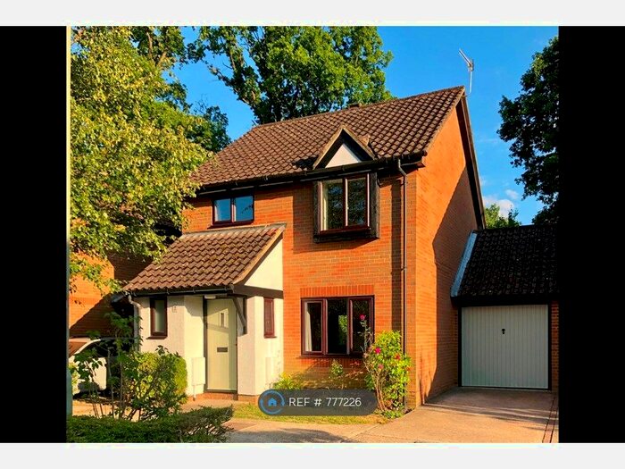 3 Bedroom Detached House To Rent In Langshott, Horley, RH6
