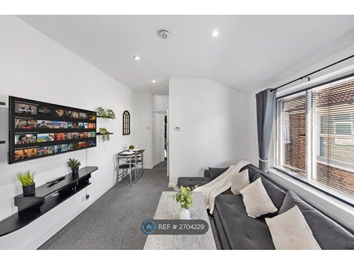 3 Bedroom Flat To Rent In Harcourt Road, London, E15