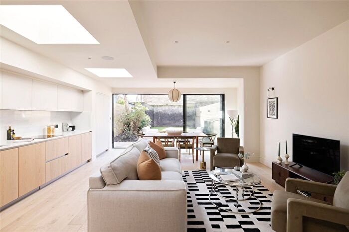 2 Bedroom Flat For Sale In Highlever Road, London, W10