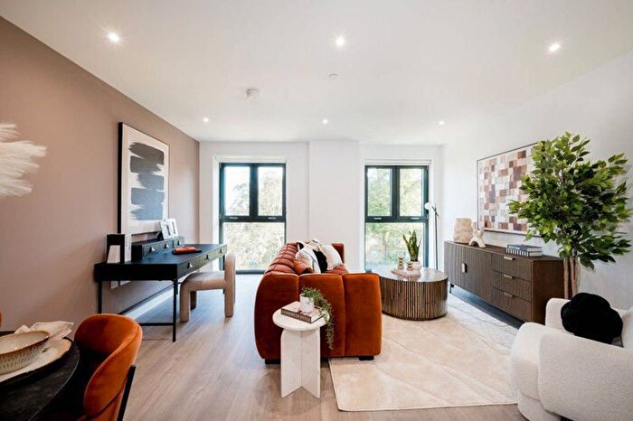 3 Bedroom Flat For Sale In Woodberry Down, Finsbury Park, N4