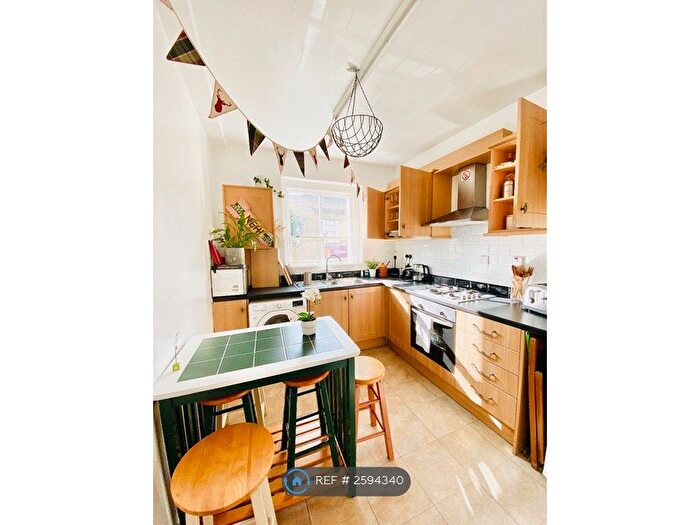 2 Bedroom Flat To Rent In Bethnal Green, London, E1
