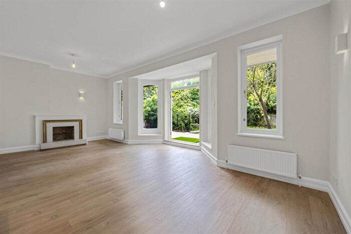 4 Bedroom Flat To Rent In West Heath Road, Hampstead, NW3