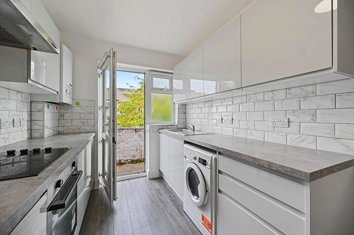 2 Bedroom Flat To Rent In Third Avenue, Wembley, HA9