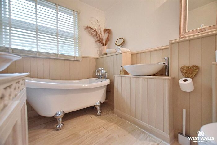 3 Bedroom Detached Bungalow For Sale In Newport, SA42