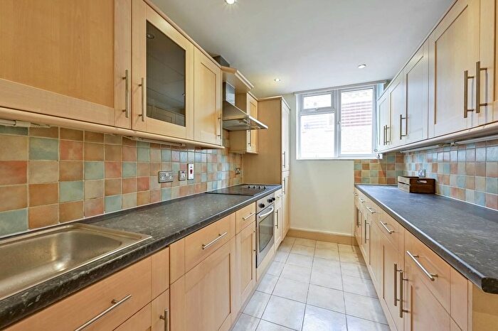 2 Bedroom Flat To Rent In Keswick Road, Putney, London, SW15