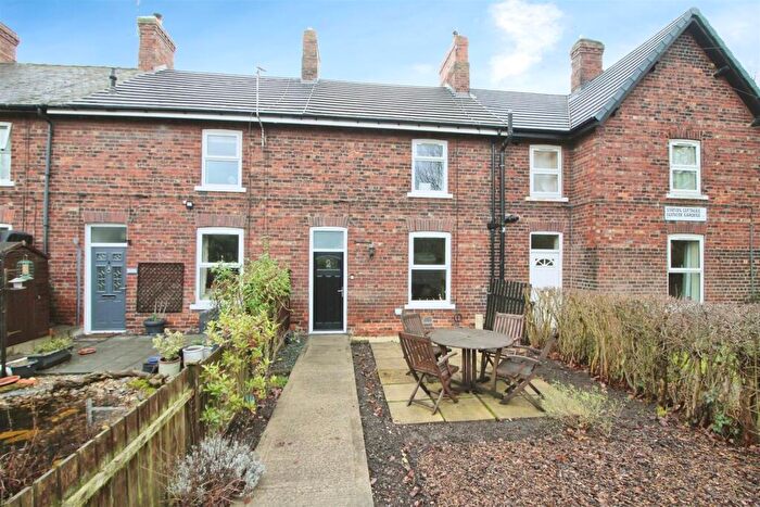 2 Bedroom Cottage For Sale In Station Road, Kippax, Leeds, LS25