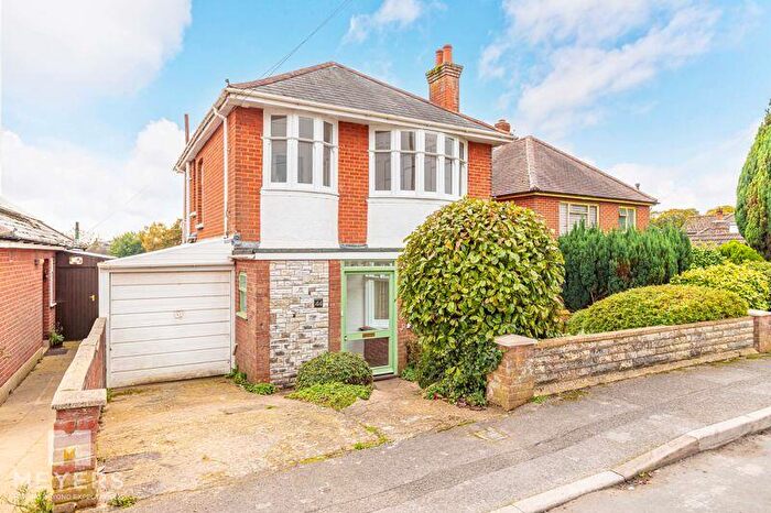 4 Bedroom Detached House To Rent In Parley Road, Bournemouth, BH9