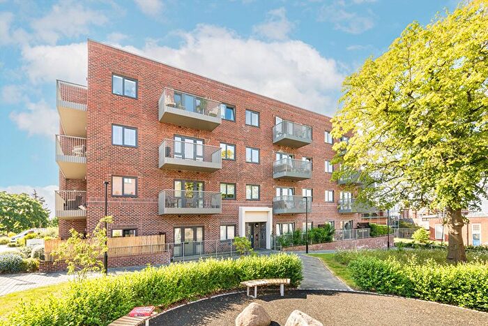 2 Bedroom Flat For Sale In Springfield Drive, Tooting Bec, SW17