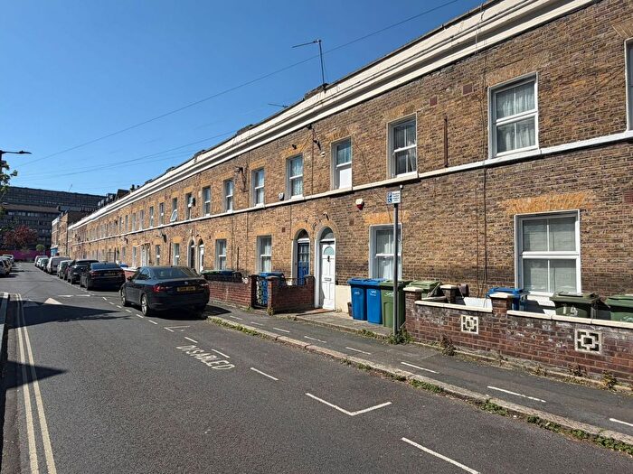 4 Bedroom Flat To Rent In Mina Road, London, SE17