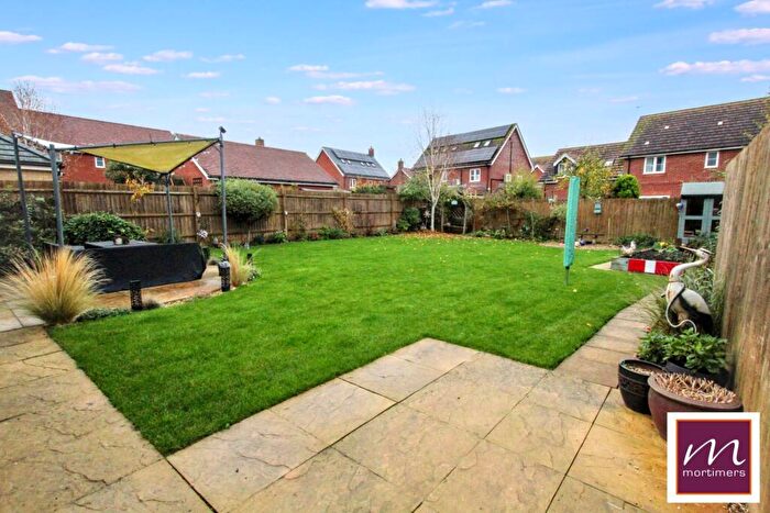 5 Bedroom Detached House For Sale In Freyberg Drive, Aylesbury, HP18