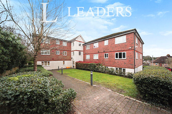 2 Bedroom Flat To Rent In Treetop Close, Luton, Bedfordshire, LU2