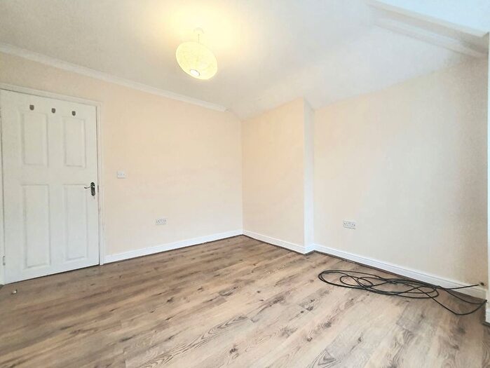 2 Bedroom Terraced House To Rent In North Western Avenue, Watford, WD25