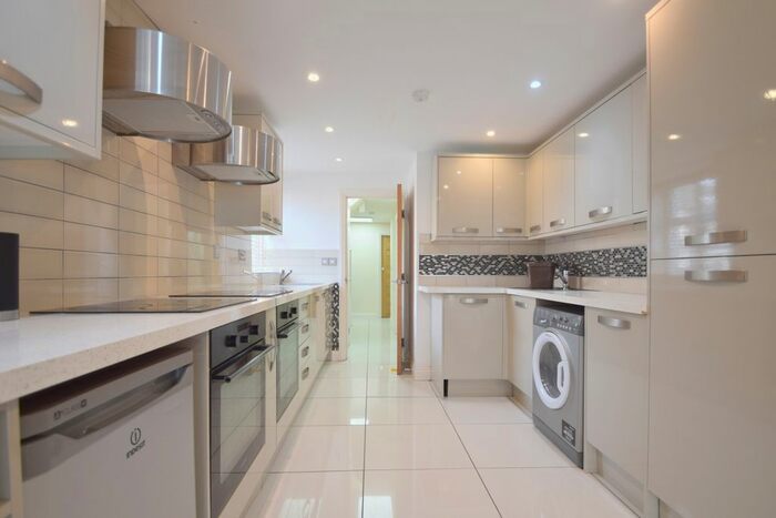 9 Bedroom Terraced House To Rent In Hirwain Street, Cathays, CF24